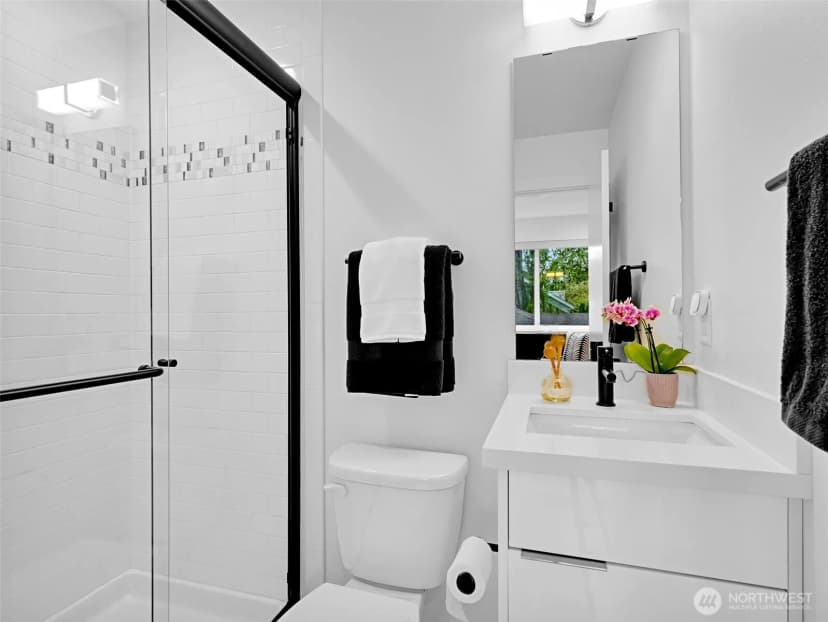 Property photo for 8660 13th Avenue Nw #b, Seattle photo 23