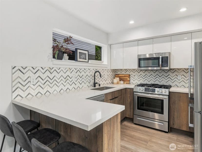 Property photo for 8660 13th Avenue Nw #b, Seattle photo 16