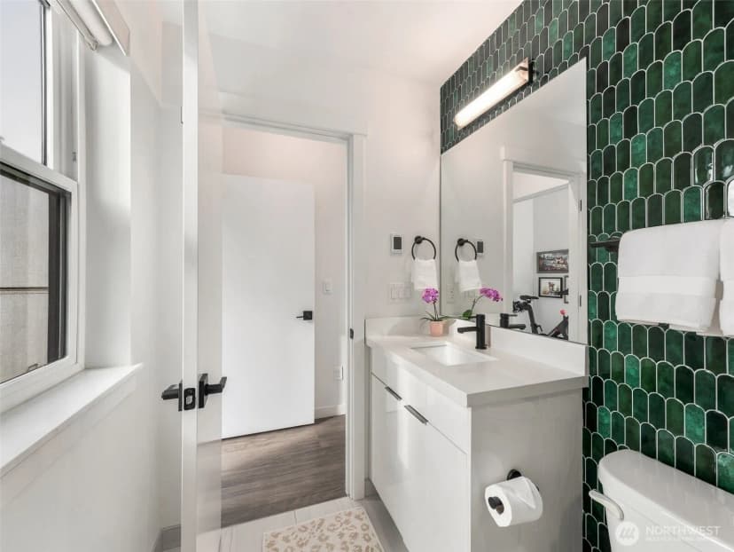 Property photo for 8660 13th Avenue Nw #b, Seattle photo 30