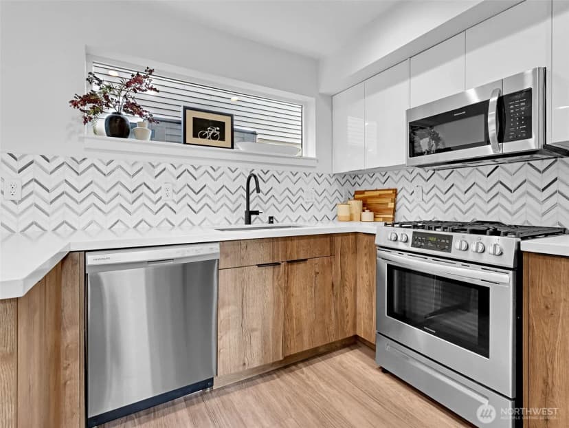 Property photo for 8660 13th Avenue Nw #b, Seattle photo 14