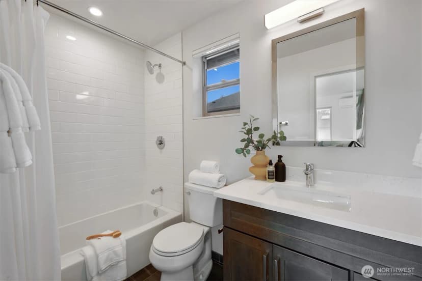 Property photo for 3821 19th Avenue Sw, Seattle photo 36