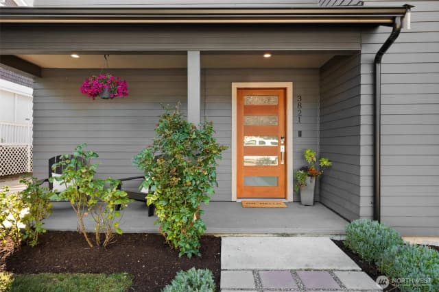 Property photo for 3821 19th Avenue Sw, Seattle photo 2