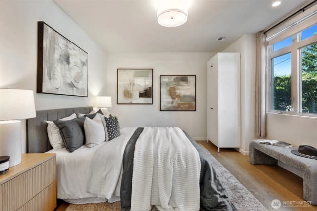 Property photo for 3821 19th Avenue Sw, Seattle photo 4