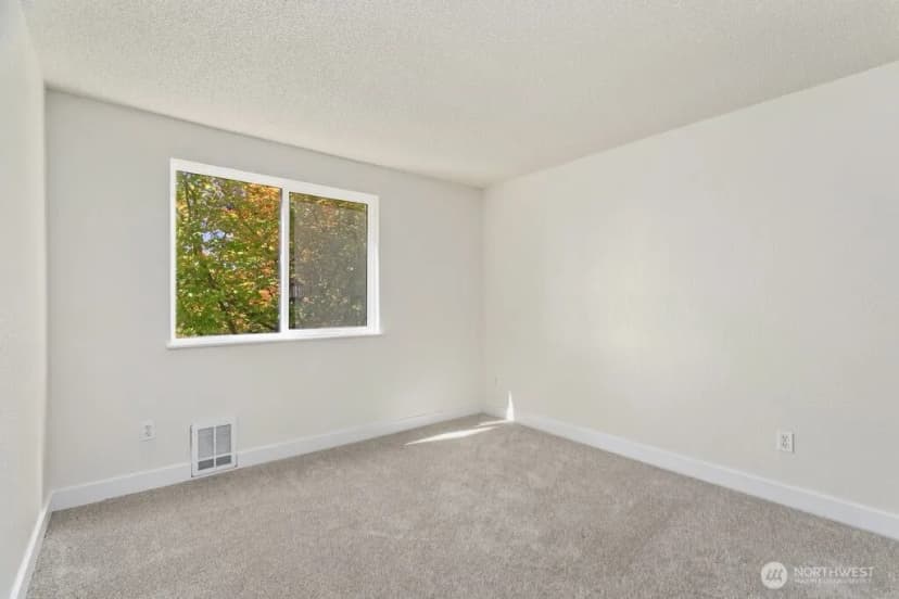 Property photo for 13235 12th Avenue Sw #112, Burien photo 17