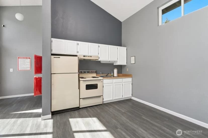 Property photo for 13235 12th Avenue Sw #112, Burien photo 27