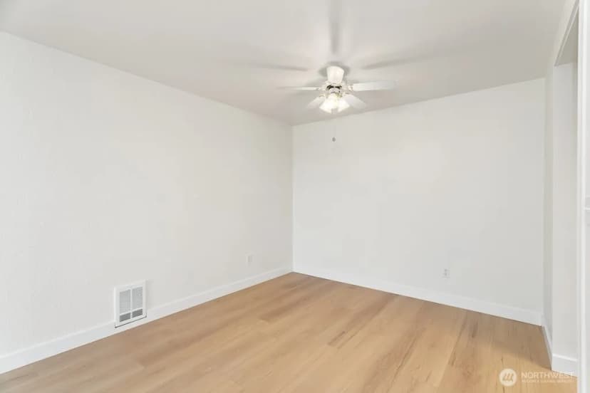 Property photo for 13235 12th Avenue Sw #112, Burien photo 9