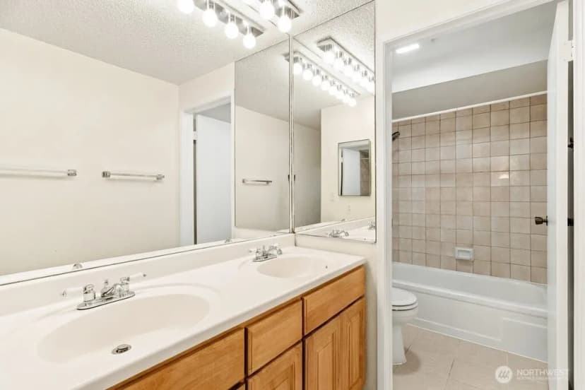 Property photo for 13235 12th Avenue Sw #112, Burien photo 16