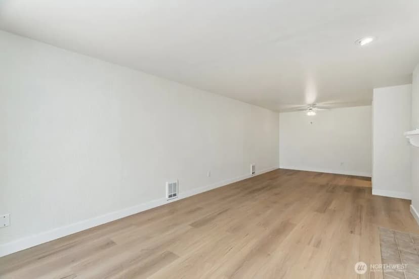 Property photo for 13235 12th Avenue Sw #112, Burien photo 8