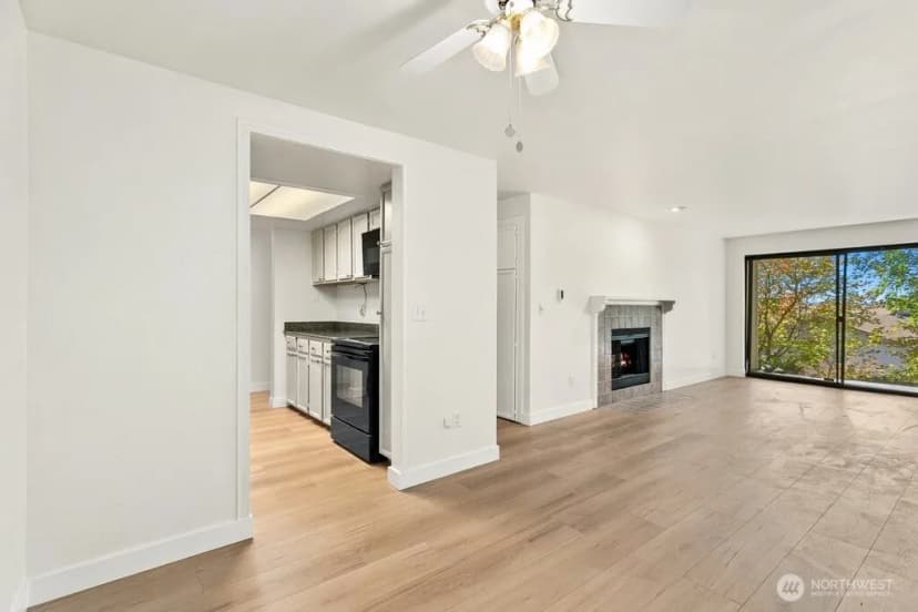 Property photo for 13235 12th Avenue Sw #112, Burien photo 4