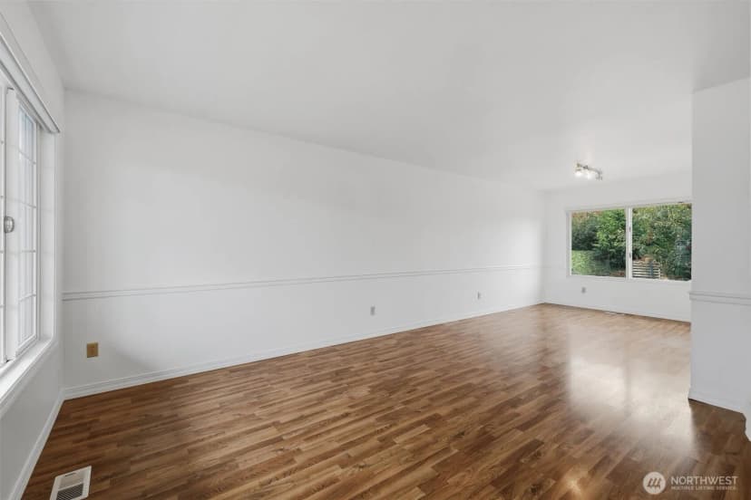 Property photo for 7618 68th Street Ne, Marysville photo 4