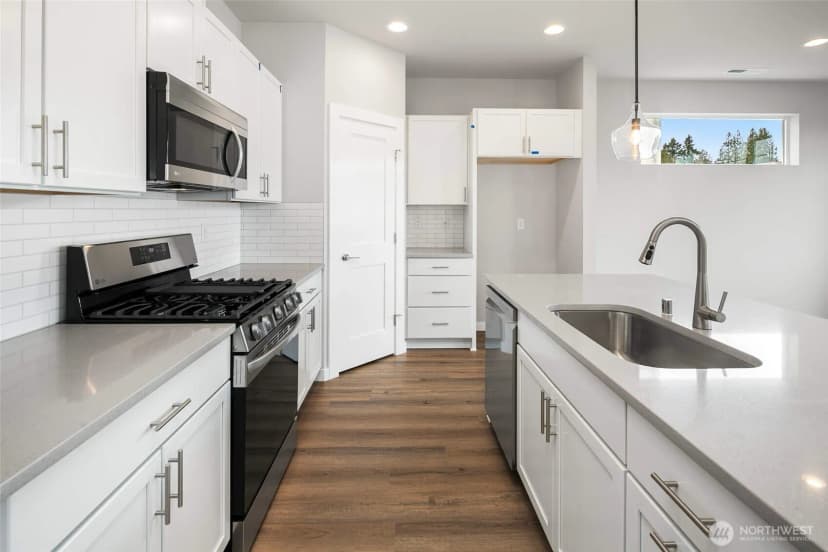 Property photo for 592 Sw 97th Street #2, Seattle photo 14