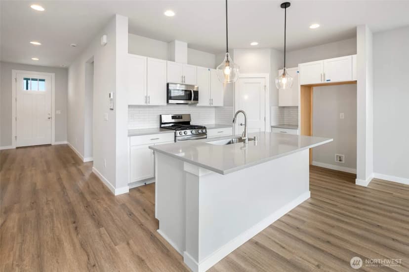 Property photo for 592 Sw 97th Street #2, Seattle photo 13