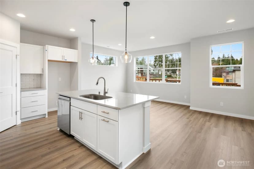 Property photo for 592 Sw 97th Street #2, Seattle photo 12