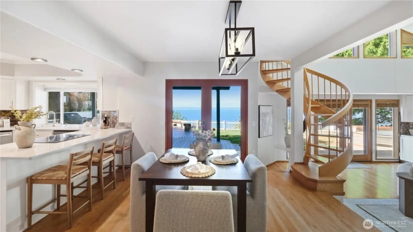 Property photo for 11812 Marine View Drive, Edmonds photo 17