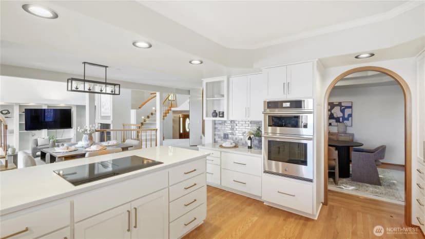 Property photo for 11812 Marine View Drive, Edmonds photo 15