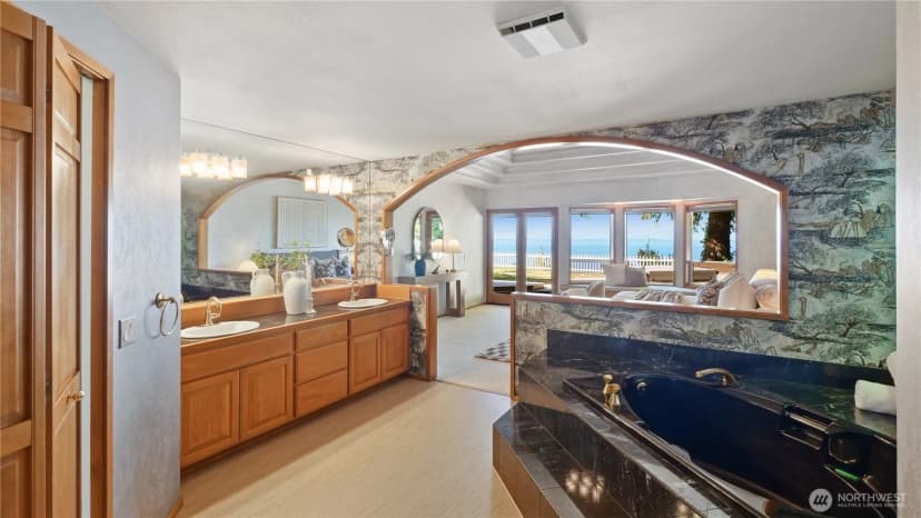 Property photo for 11812 Marine View Drive, Edmonds photo 22
