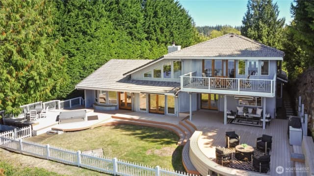 Property photo for 11812 Marine View Drive, Edmonds photo 4