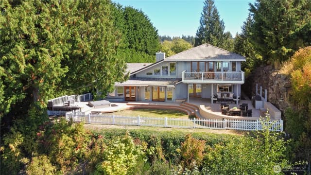 Property photo for 11812 Marine View Drive, Edmonds photo 3