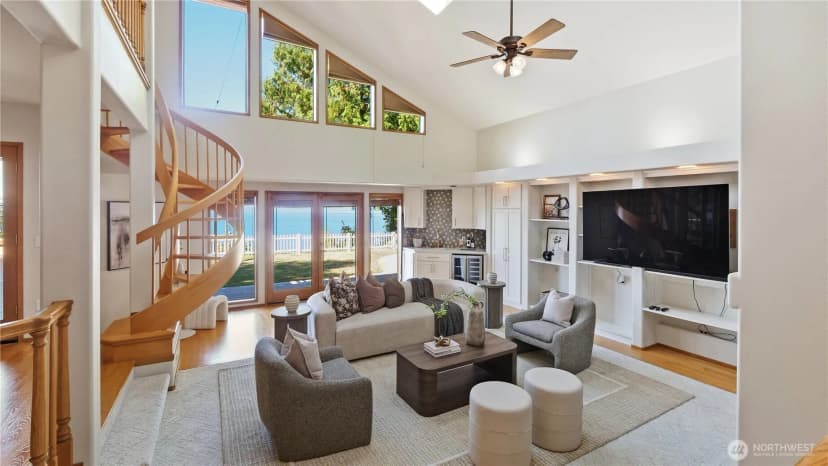 Property photo for 11812 Marine View Drive, Edmonds photo 12