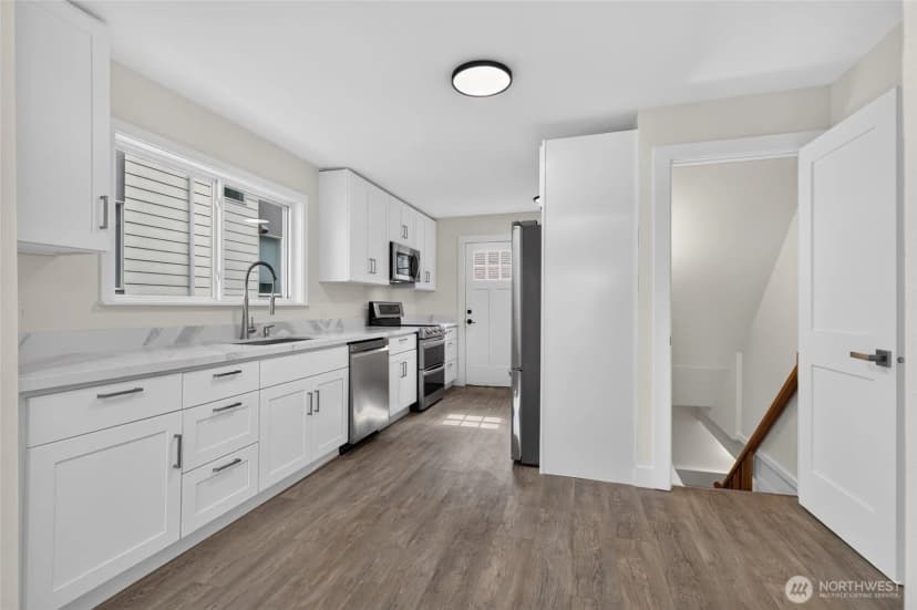 Property photo for 3023 Sw Charlestown Street, Seattle photo 4