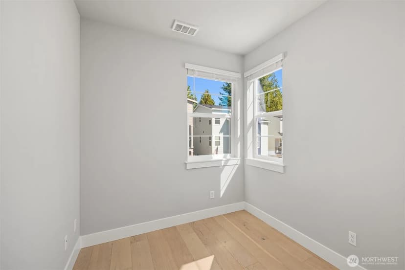 Property photo for 10 160th Place Se, Bothell photo 18
