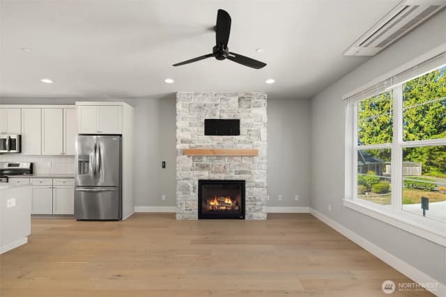 Property photo for 10 160th Place Se, Bothell photo 5