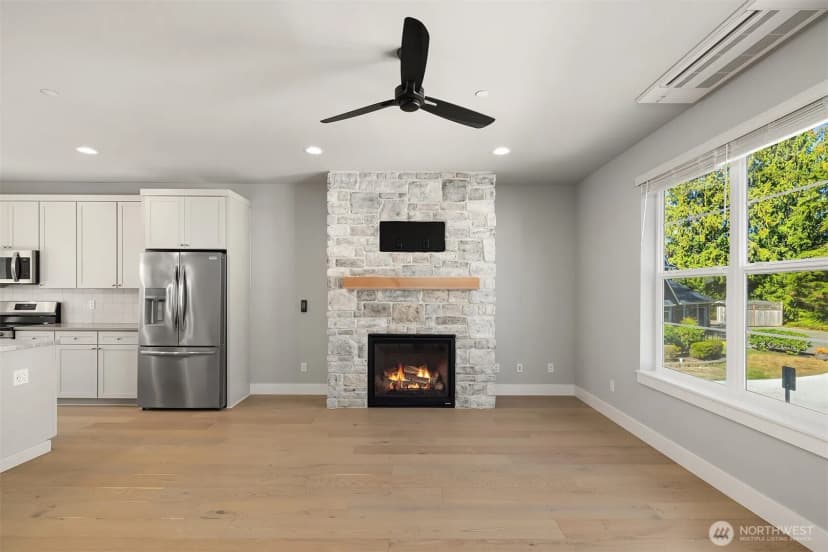 Property photo for 10 160th Place Se, Bothell photo 5