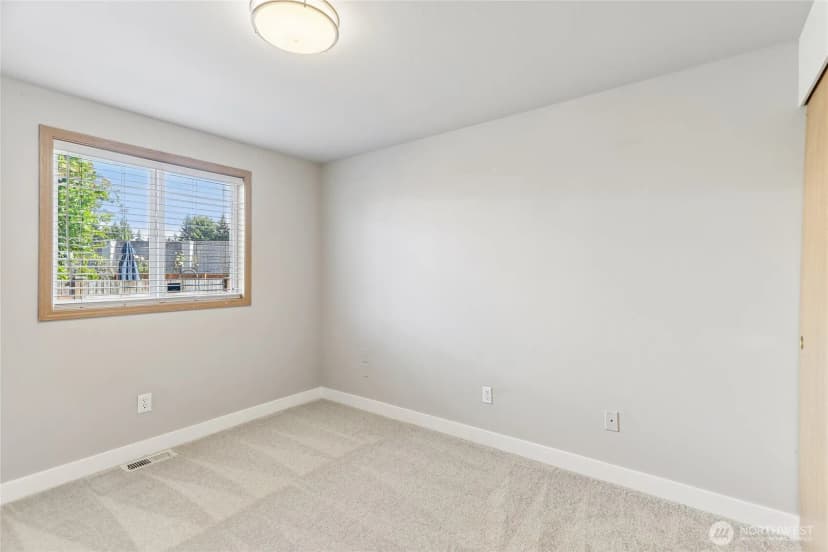 Property photo for 17611 29th Avenue Ne, Marysville photo 10