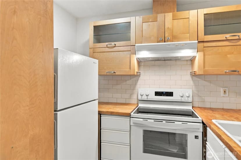 Property photo for 211 Summit Avenue E #108, Seattle photo 9