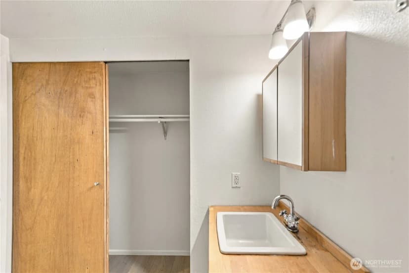 Property photo for 211 Summit Avenue E #108, Seattle photo 15