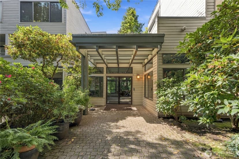 Property photo for 211 Summit Avenue E #108, Seattle photo 24