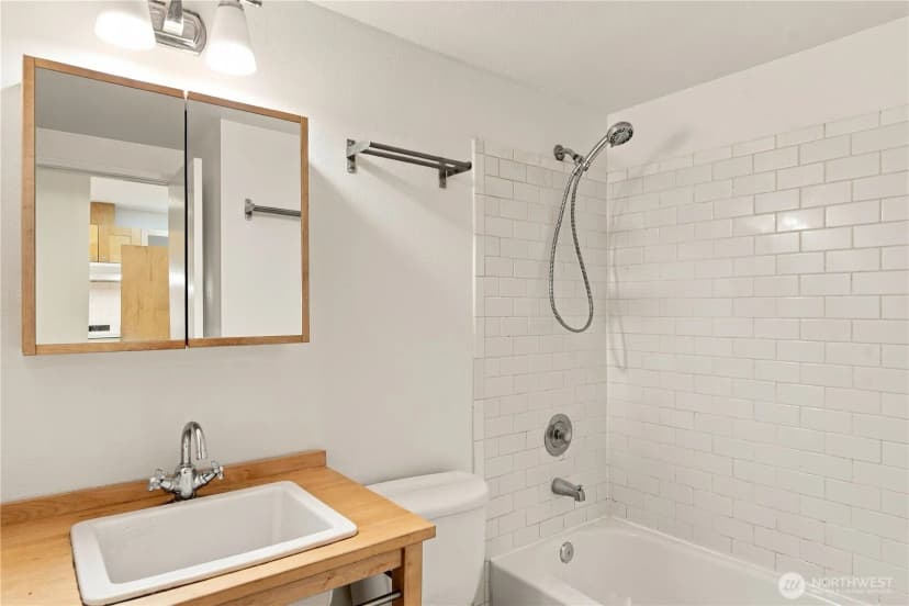 Property photo for 211 Summit Avenue E #108, Seattle photo 16