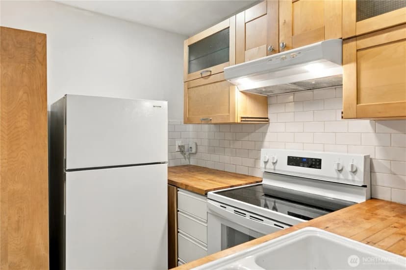 Property photo for 211 Summit Avenue E #108, Seattle photo 10