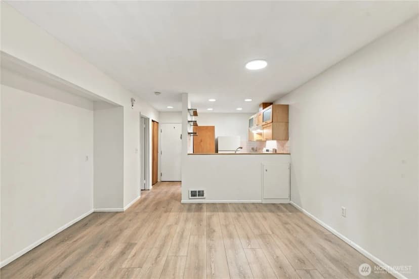 Property photo for 211 Summit Avenue E #108, Seattle photo 6