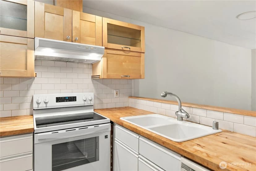 Property photo for 211 Summit Avenue E #108, Seattle photo 14