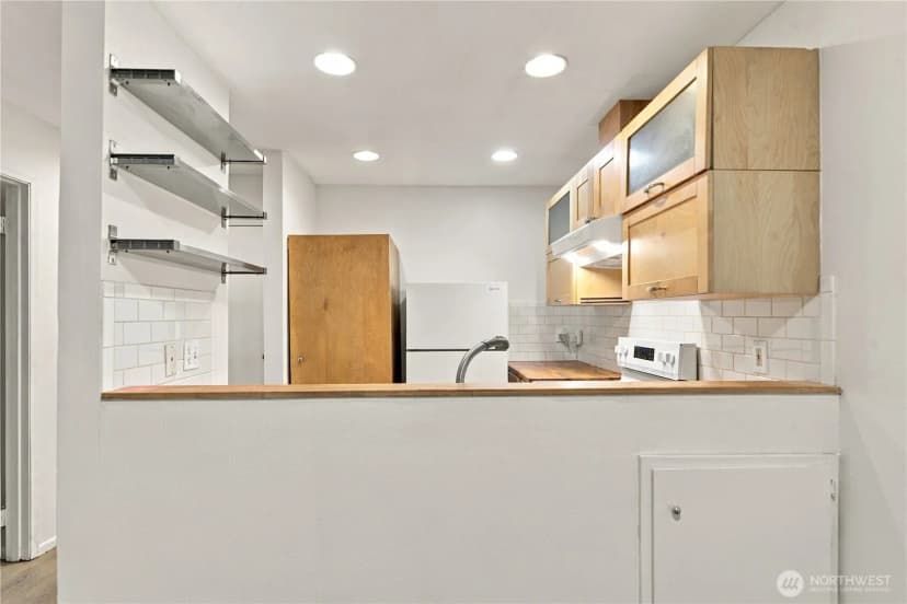 Property photo for 211 Summit Avenue E #108, Seattle photo 13