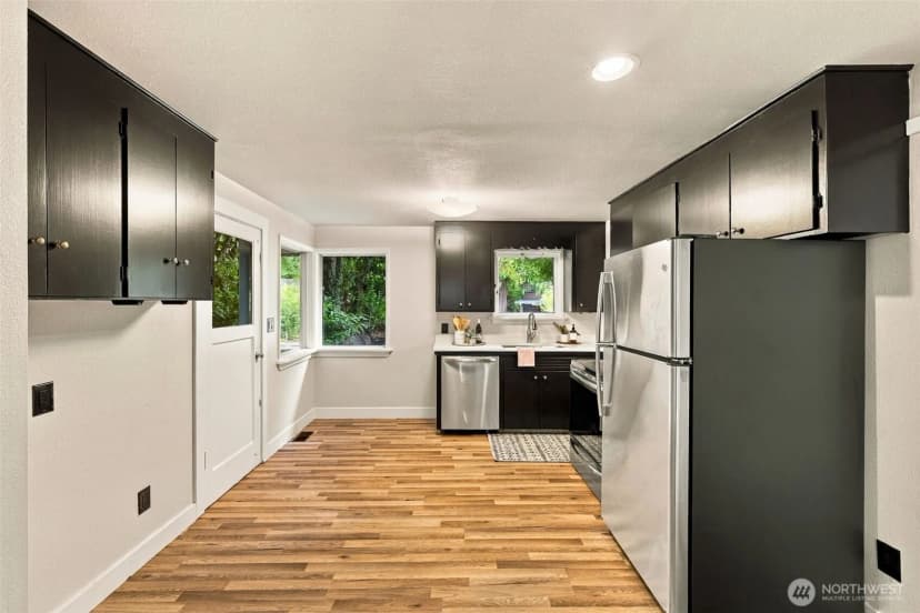 Property photo for 4512 Sw Director Place, Seattle photo 11