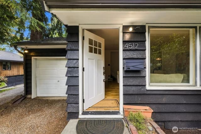 Property photo for 4512 Sw Director Place, Seattle photo 5