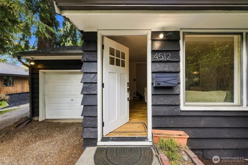 Property photo for 4512 Sw Director Place, Seattle photo 5