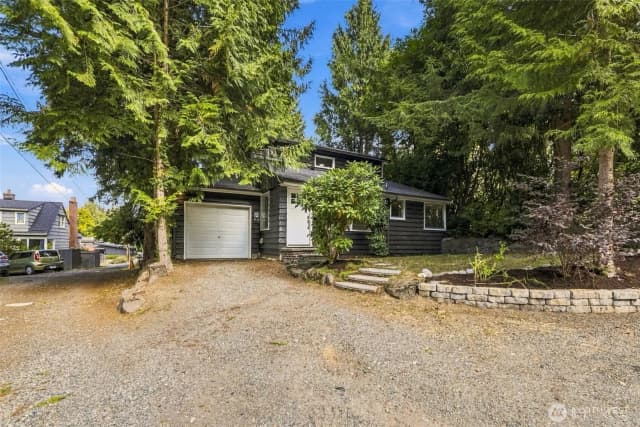 Property photo for 4512 Sw Director Place, Seattle photo 2