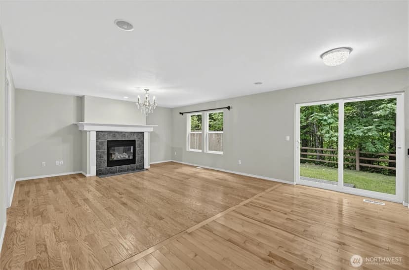 Property photo for 7825 Cortland Avenue Se, Snoqualmie photo 4