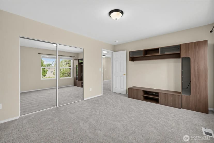 Property photo for 7825 Cortland Avenue Se, Snoqualmie photo 18