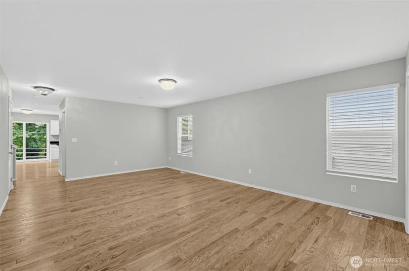 Property photo for 7825 Cortland Avenue Se, Snoqualmie photo 2