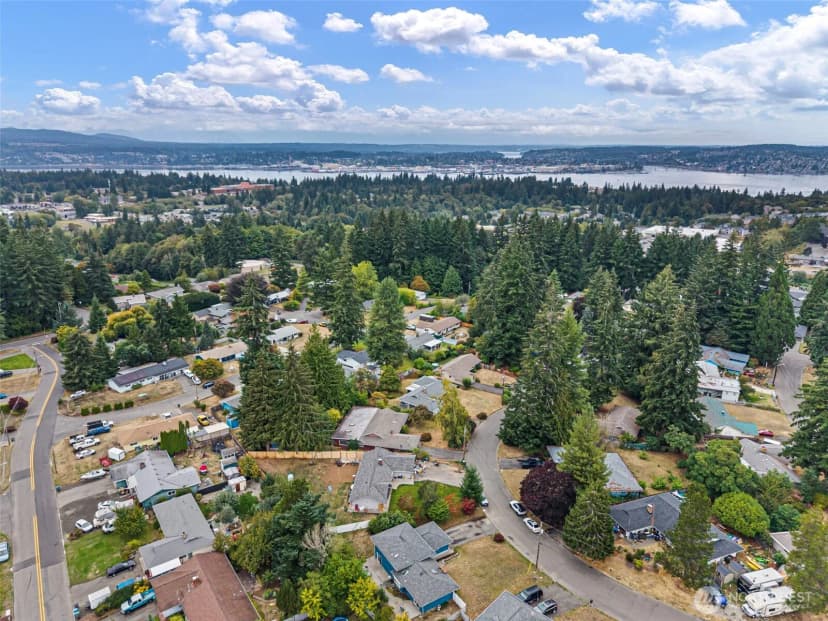 Property photo for 1998 Se Juniper Court, Port Orchard photo 33