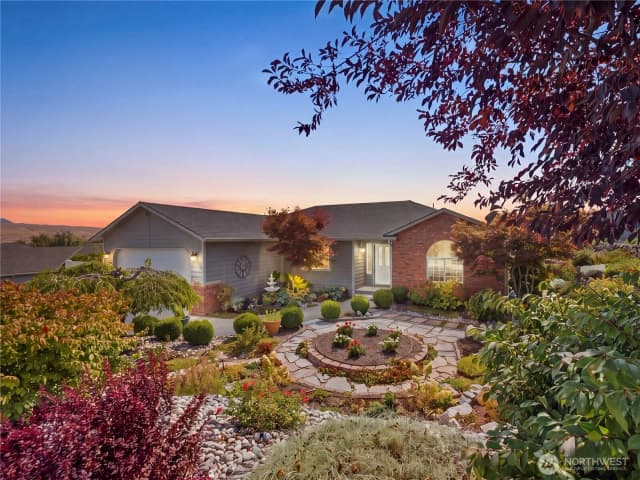 Property photo for 2304 Canyon Hills Drive, East Wenatchee