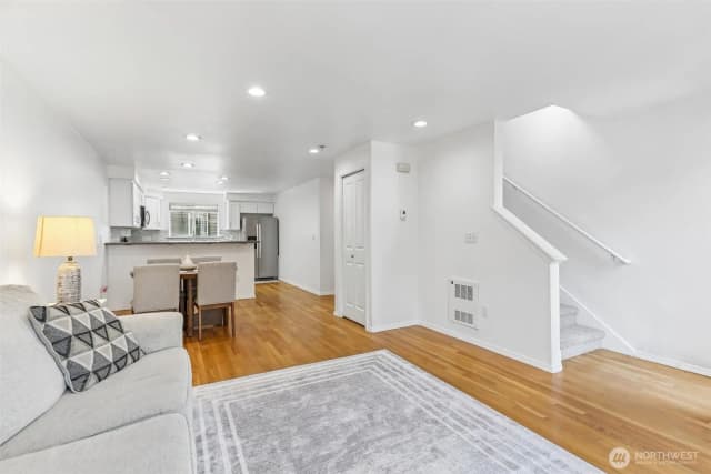 Property photo for 12333 28th Avenue Ne #b, Seattle photo 3