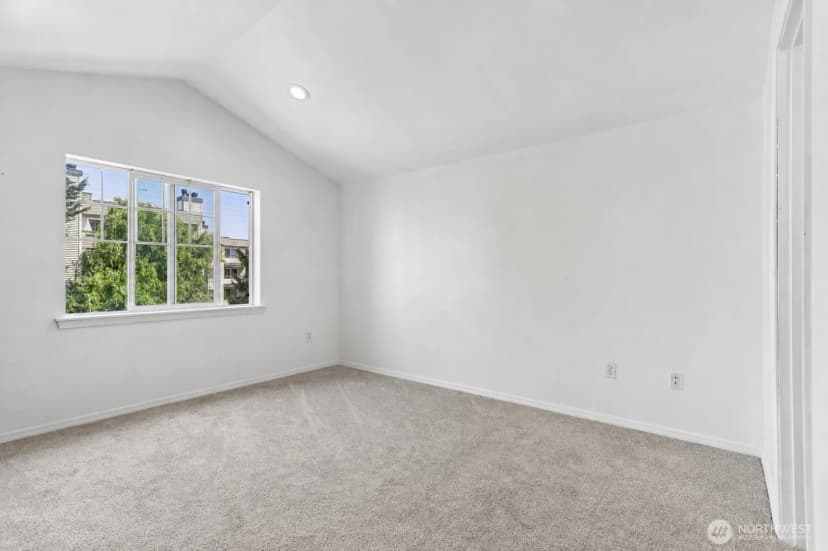 Property photo for 12333 28th Avenue Ne #b, Seattle photo 16