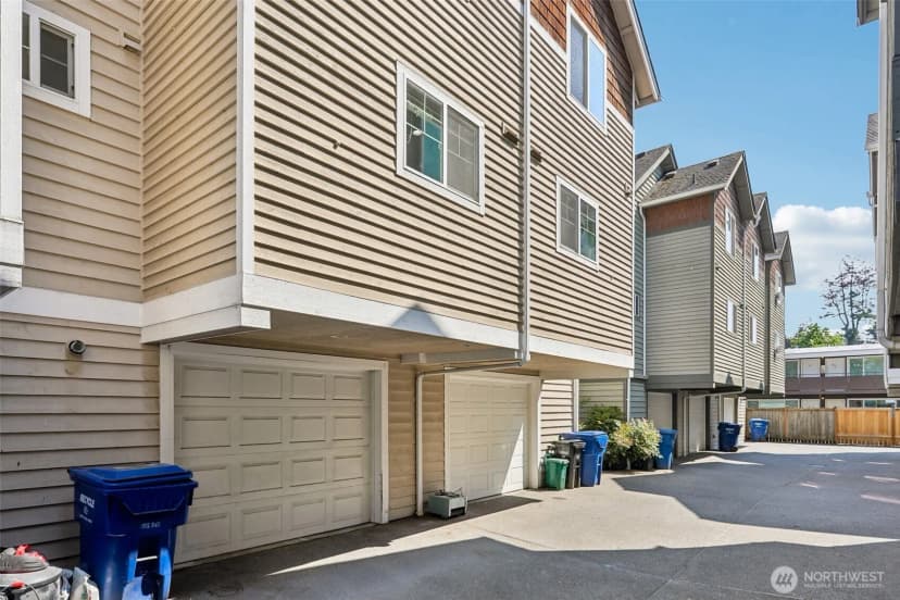 Property photo for 12333 28th Avenue Ne #b, Seattle photo 22