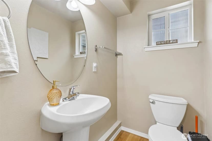 Property photo for 12333 28th Avenue Ne #b, Seattle photo 17