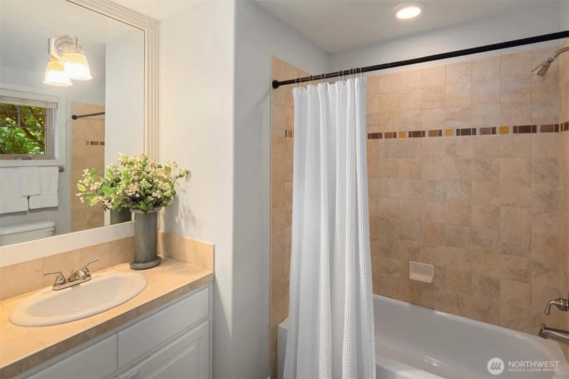Property photo for 2112 Warren Avenue N #b, Seattle photo 25